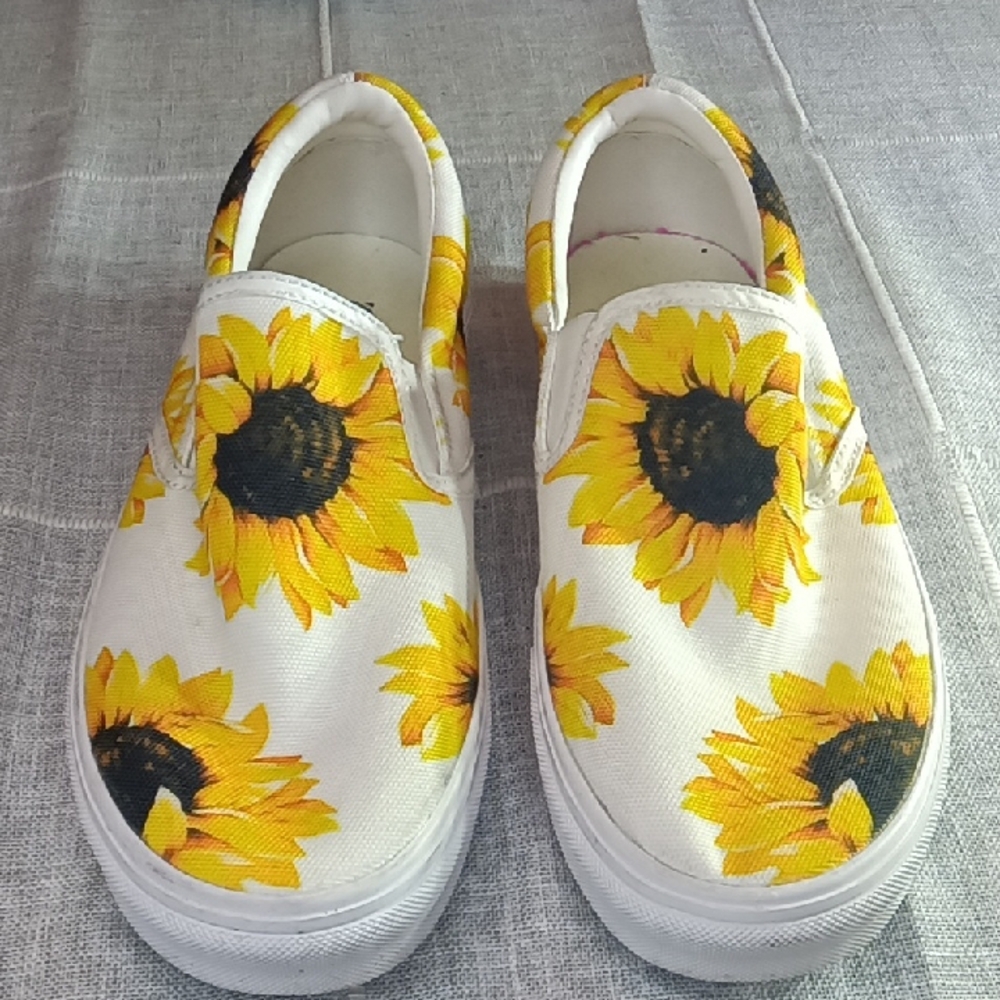 Three In Sunflower Print Men's Slip-On Shoes Mens 8.5